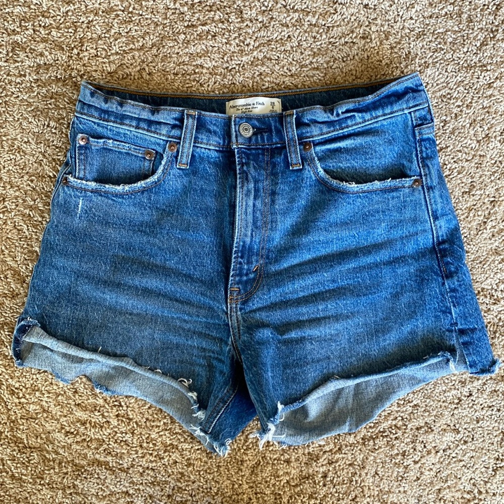 Abercrombie & Fitch 4” Mom Short High Rise
